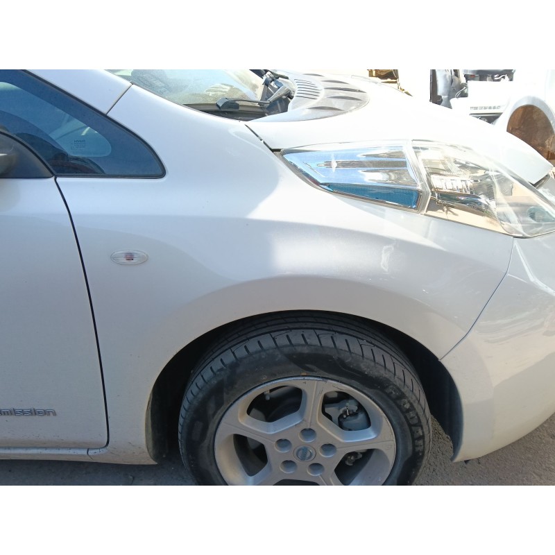 Recambio de aleta delantera derecha para nissan leaf (ze0) electric referencia OEM IAM F31003NAAA  