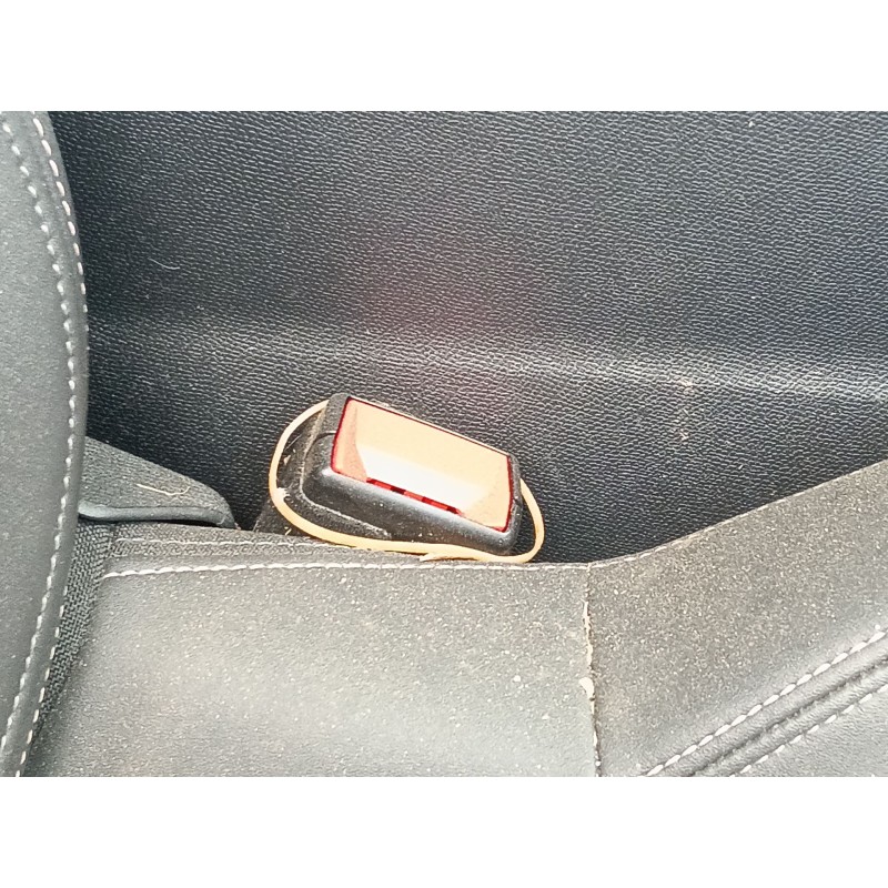 Recambio de enganche cinturon delantero derecho para peugeot 3008 (p13) allure hybrid 136 e-dcs6 referencia OEM IAM   