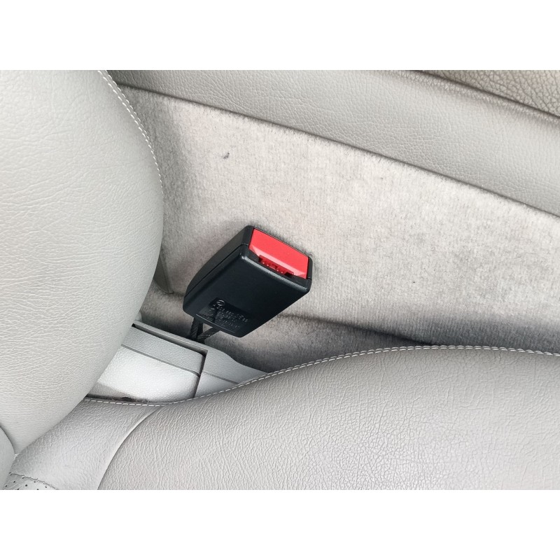 Recambio de enganche cinturon delantero derecho para mercedes-benz clk (c209) clk 270 cdi (209.316) referencia OEM IAM   