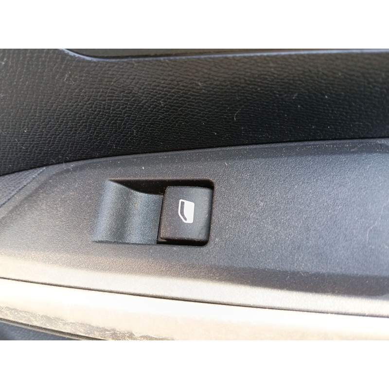 Recambio de mando elevalunas trasero derecho para peugeot 3008 (p13) allure hybrid 136 e-dcs6 referencia OEM IAM 98479255ZD  