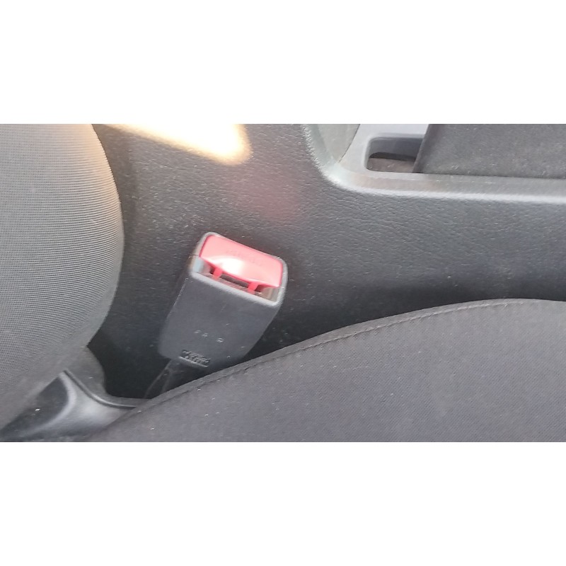 Recambio de enganche cinturon delantero derecho para mazda 3 (bl) 1.6 mz-cd (bl14) referencia OEM IAM   