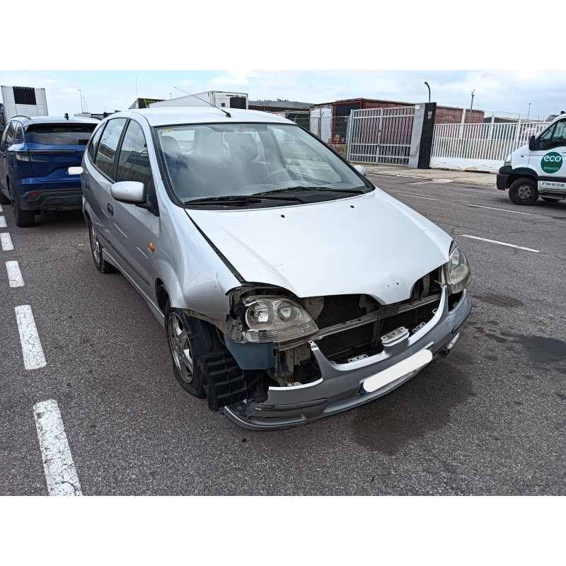 nissan almera tino (v10) del año 2004