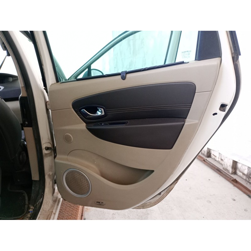 Recambio de guarnecido puerta trasera derecha para renault grand scénic iii (jz0/1_) 1.9 dci referencia OEM IAM   