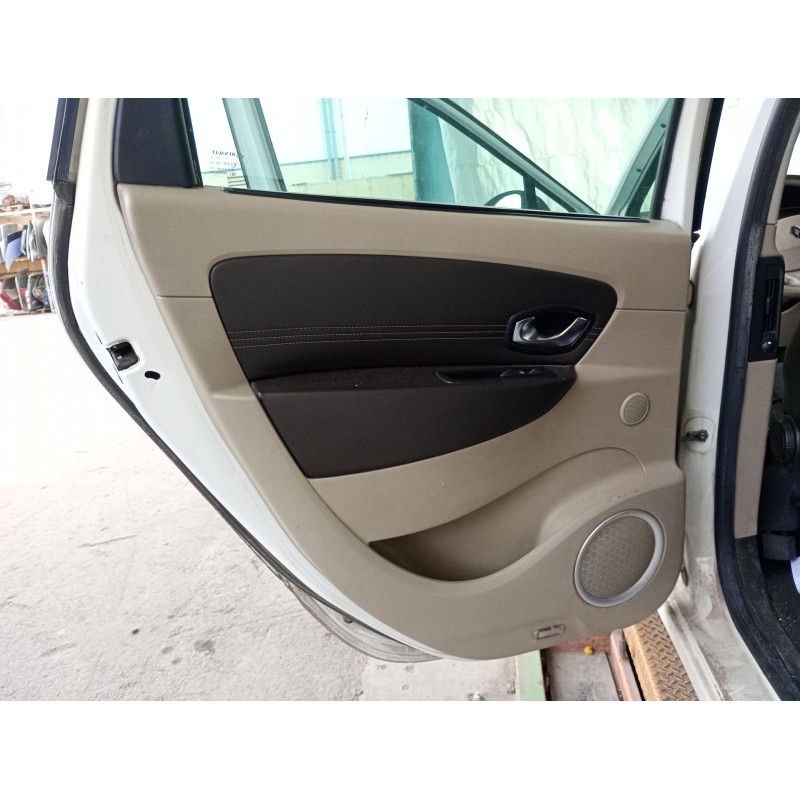 Recambio de guarnecido puerta trasera izquierda para renault grand scénic iii (jz0/1_) 1.9 dci referencia OEM IAM   