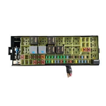 CAJA RELES / FUSIBLES 