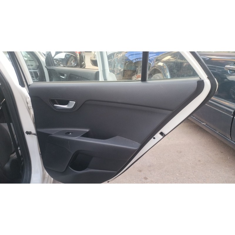 Recambio de guarnecido puerta trasera derecha para kia rio iv (yb, sc, fb) 1.25 referencia OEM IAM   