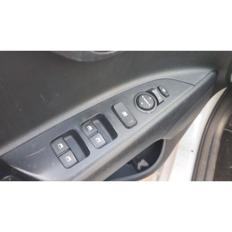 Recambio de mando elevalunas delantero izquierdo para kia rio iv (yb, sc, fb) 1.25 referencia OEM IAM   