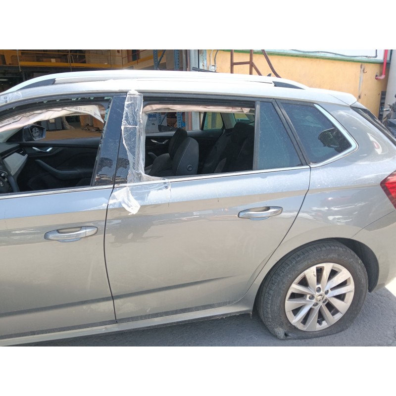Recambio de puerta trasera izquierda para skoda kamiq (nw4) 1.0 tsi referencia OEM IAM 658833051B  