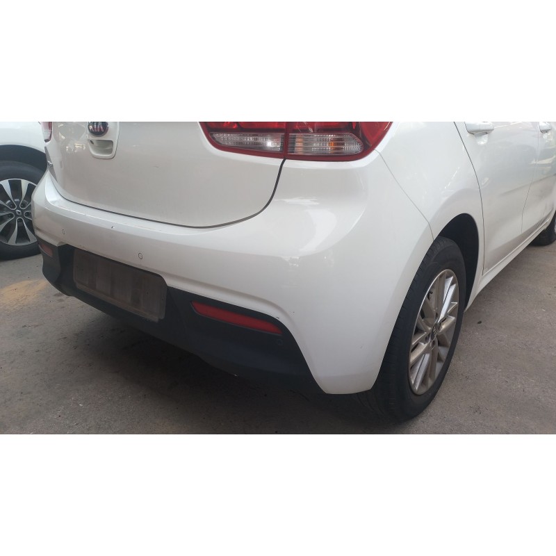 Recambio de paragolpes trasero para kia rio iv (yb, sc, fb) 1.25 referencia OEM IAM 86610H8010  