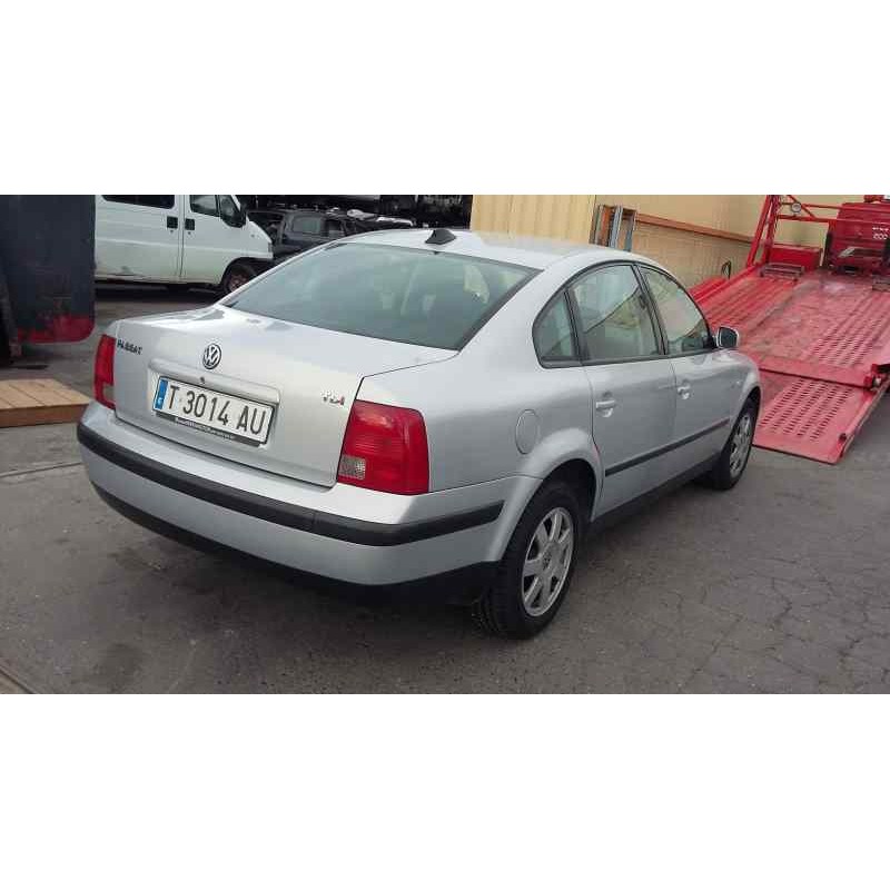 VOLKSWAGEN PASSAT BERLINA (3B2)