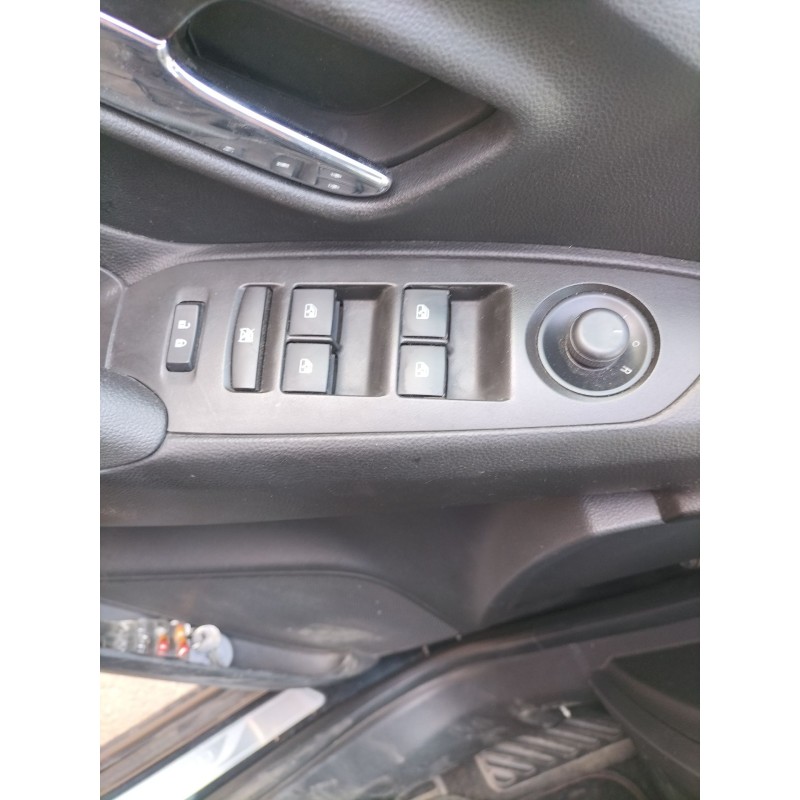Recambio de mando elevalunas delantero izquierdo para chevrolet trax 1.7 td referencia OEM IAM   
