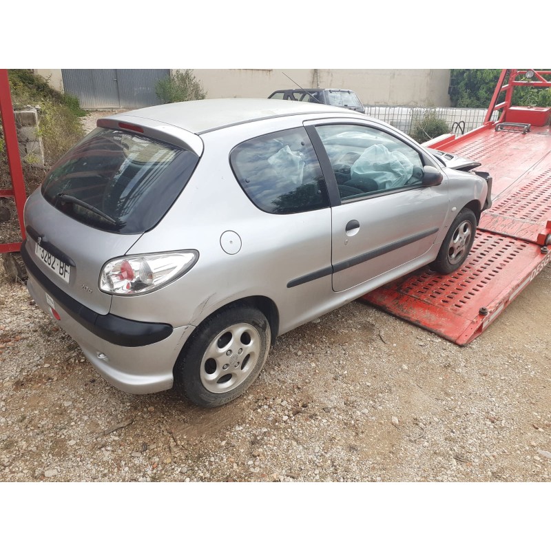 PEUGEOT 206 BERLINA