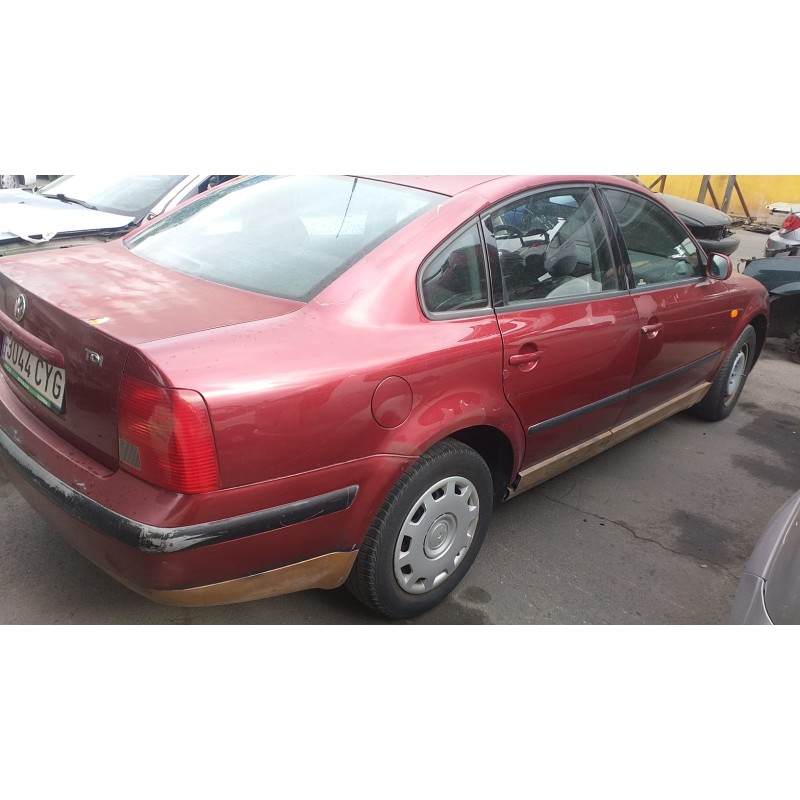 VOLKSWAGEN PASSAT BERLINA (3B2)
