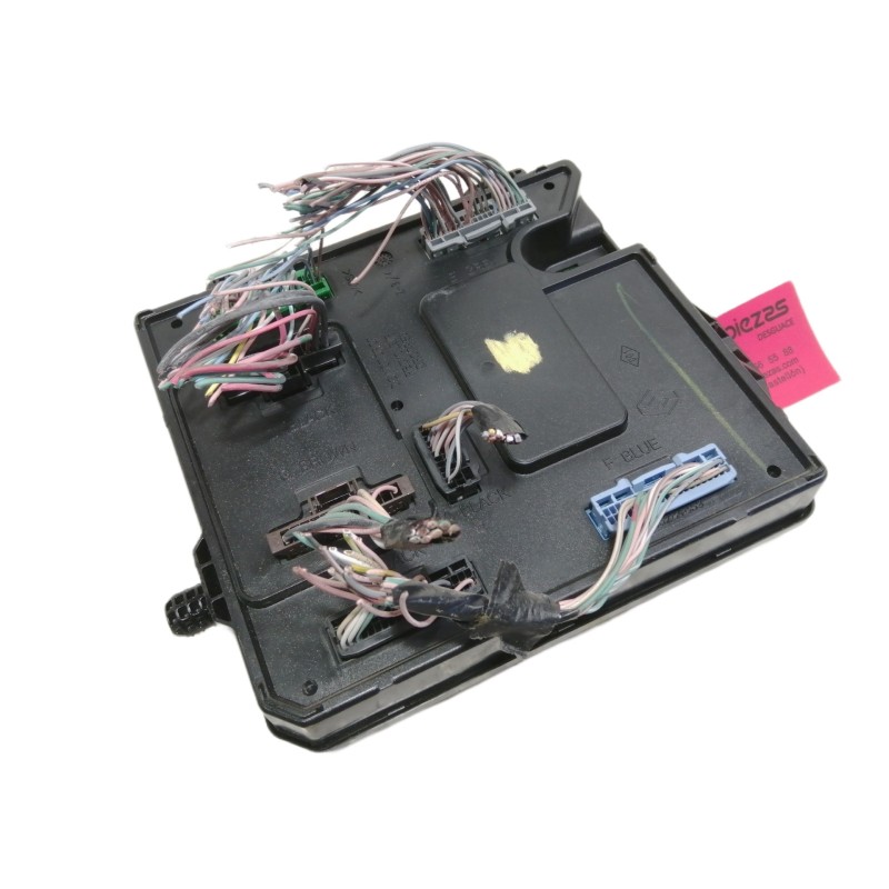 Recambio de caja reles / fusibles para renault megane iii berlina 5 p dynamique referencia OEM IAM 284B13297R  S180098201