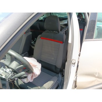 ASIENTO DELANTERO IZQUIERDO 