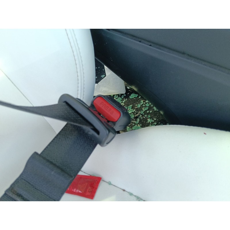 Recambio de enganche cinturon delantero derecho para tesla model 3 ev awd referencia OEM IAM   