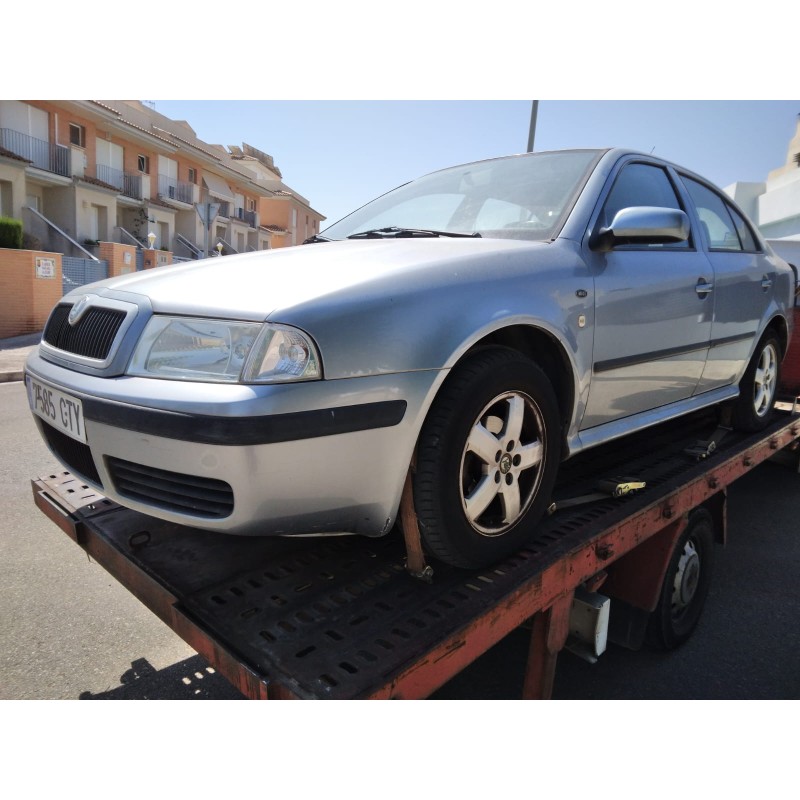 SKODA OCTAVIA BERLINA (1U2)