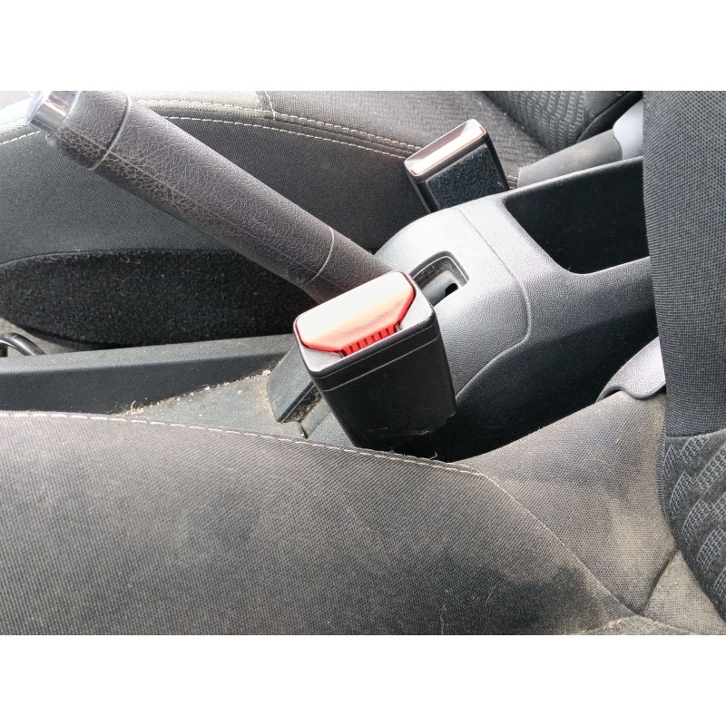 Recambio de enganche cinturon delantero izquierdo para peugeot 208 i (ca_, cc_) 1.2 vti 82 referencia OEM IAM   