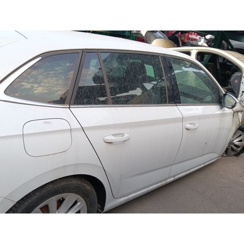 Recambio de puerta trasera derecha para skoda scala (nw1) 1.0 tsi referencia OEM IAM 657833052B  