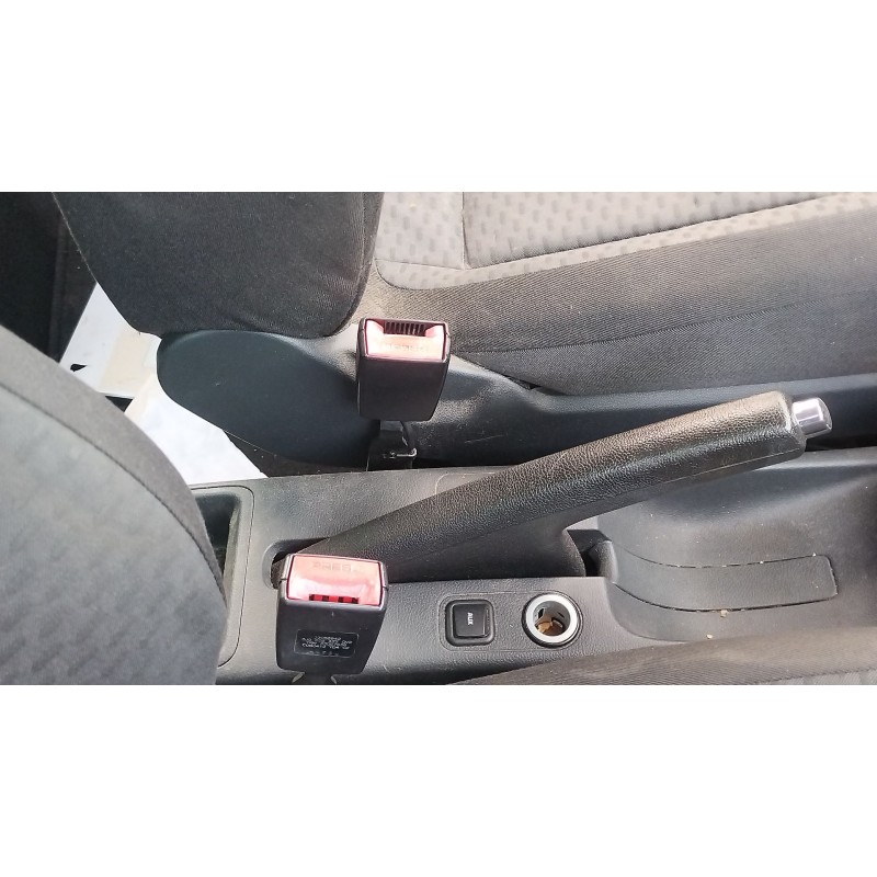 Recambio de enganche cinturon delantero derecho para skoda fabia ii (542) 1.6 tdi referencia OEM IAM   