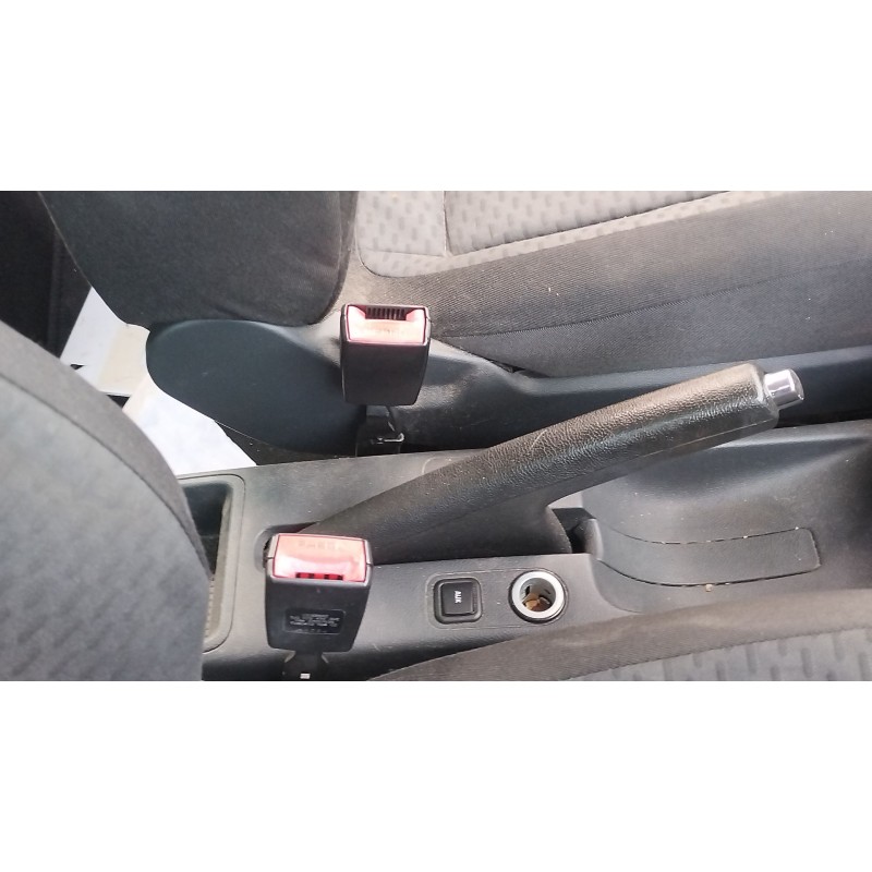 Recambio de enganche cinturon delantero izquierdo para skoda fabia ii (542) 1.6 tdi referencia OEM IAM 5J0858471D  