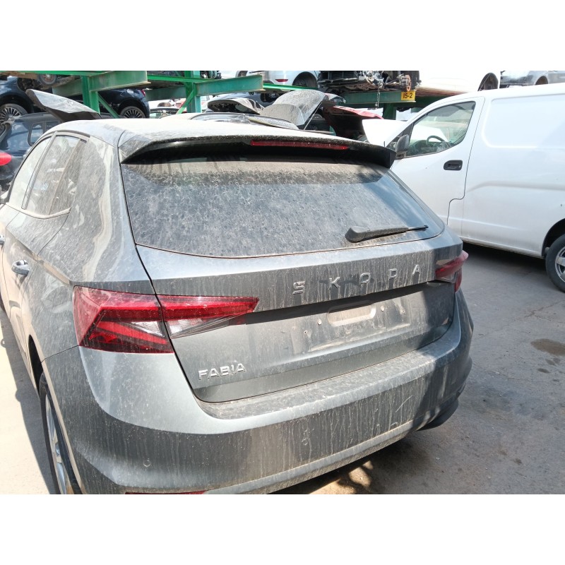 Recambio de porton trasero para skoda fabia iv (pj3) 1.0 tsi referencia OEM IAM 6VE827023B  
