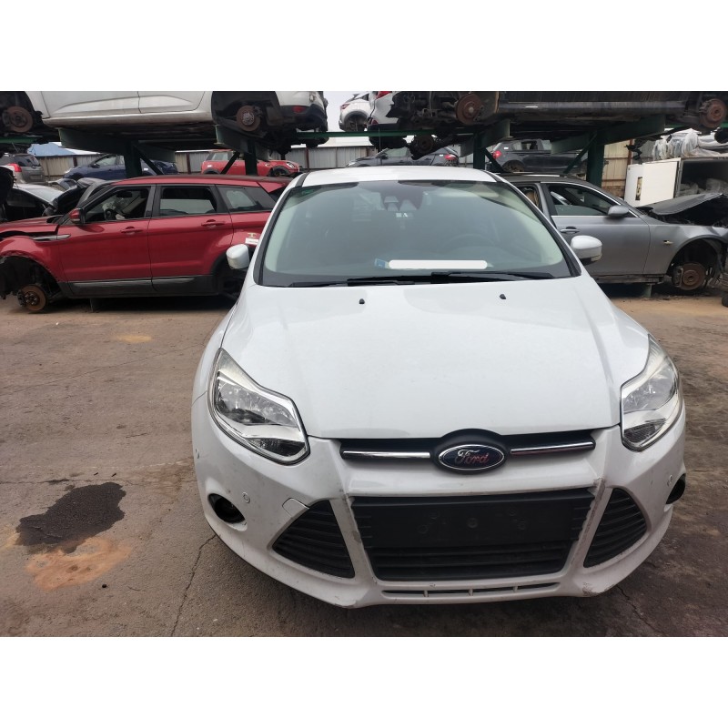 FORD FOCUS III SEDÁN