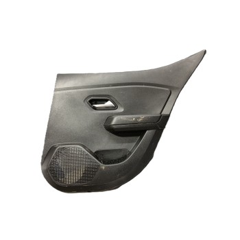GUARNECIDO PUERTA TRASERA DERECHA 829A05886R 