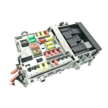 CAJA RELES / FUSIBLES 13222786 