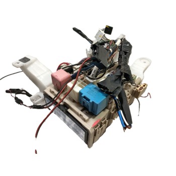 CAJA RELES / FUSIBLES 827300F710 827300F320 