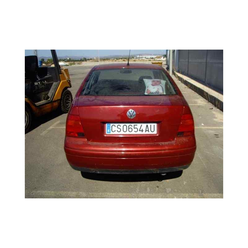 VOLKSWAGEN BORA BERLINA (1J2)