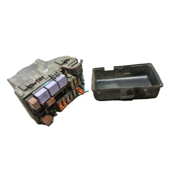 CAJA RELES / FUSIBLES 8200064071 82005237892 