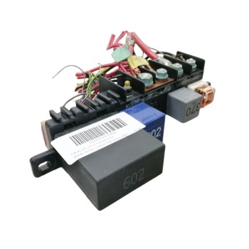 CAJA RELES / FUSIBLES 8L0941822A 