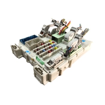 CAJA RELES / FUSIBLES AV6N14A073FF 519416570 30S519416570