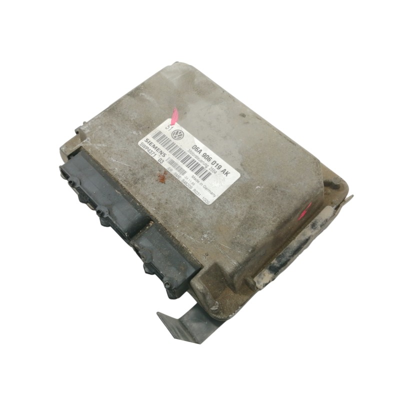 Recambio de centralita motor uce para volkswagen golf iv berlina (1j1) 1.6 referencia OEM IAM 06A906019AK  