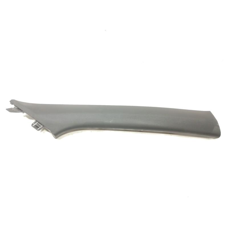 Recambio de moldura para hyundai kona sle 2wd referencia OEM IAM 85820J9000  