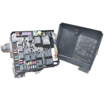 CAJA RELES / FUSIBLES 8565A111 