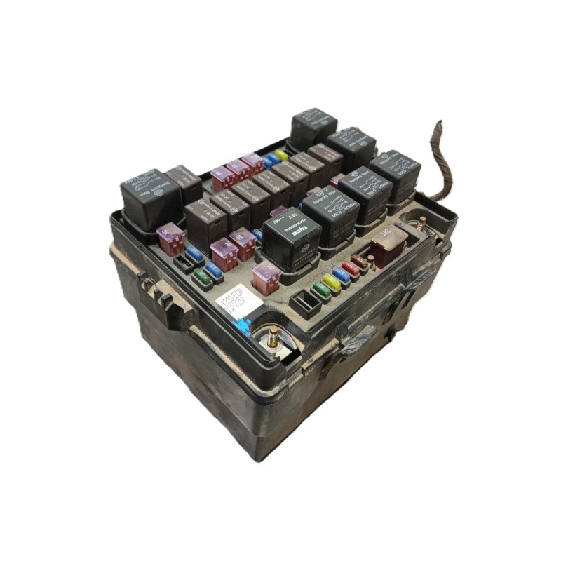 Recambio de caja reles / fusibles para ssangyong rexton 2.7 turbodiesel cat referencia OEM IAM 8212008005 Y220EDP 
