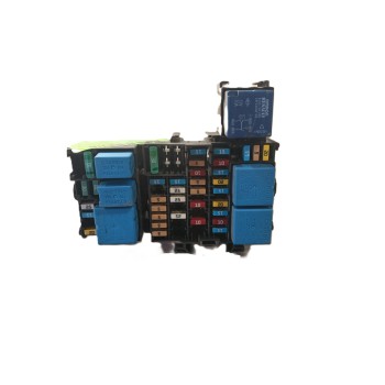 CAJA RELES / FUSIBLES 