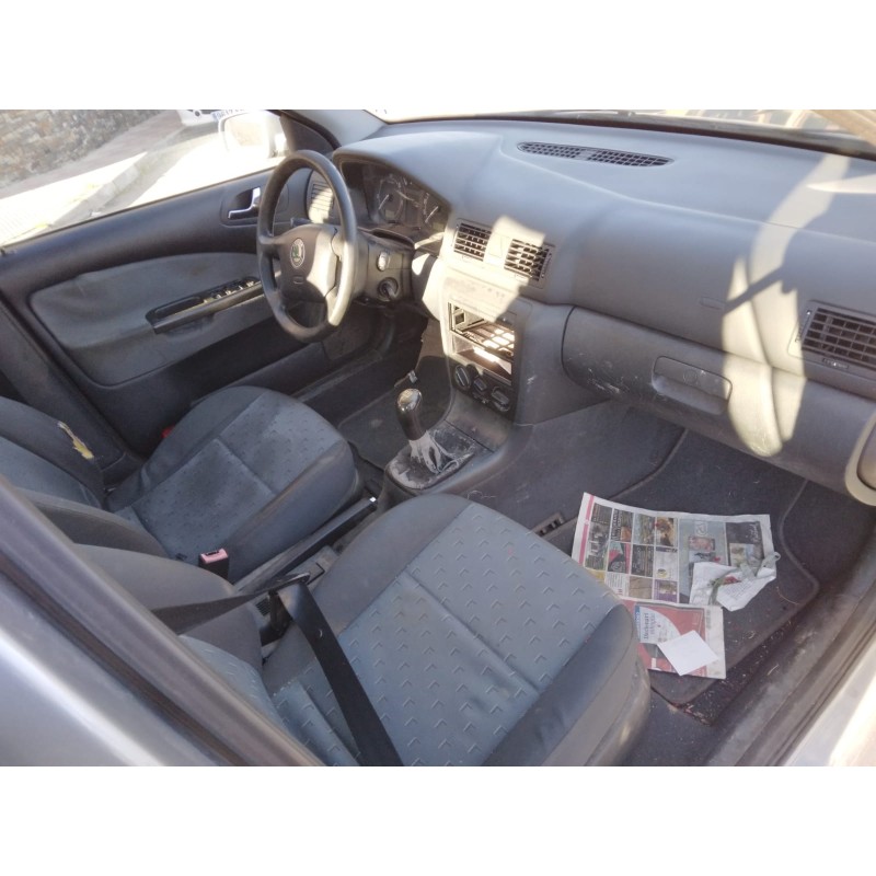 SKODA OCTAVIA BERLINA (1U2)