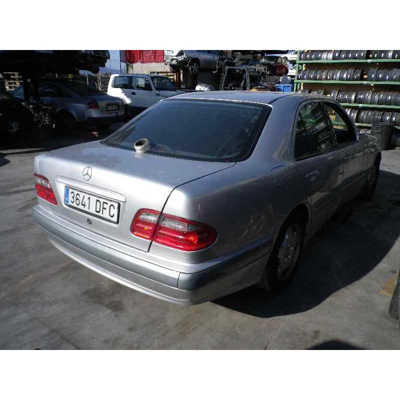 MERCEDES-BENZ CLASE E (W210) BERLINA