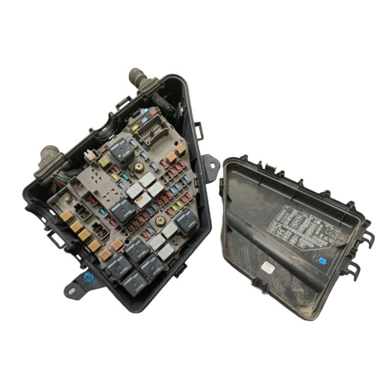 Recambio de caja reles / fusibles para cadillac cts 3.2 elegance referencia OEM IAM 25745686  