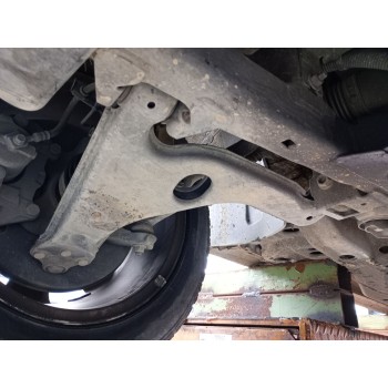 BRAZO SUSPENSION INFERIOR DELANTERO DERECHO 