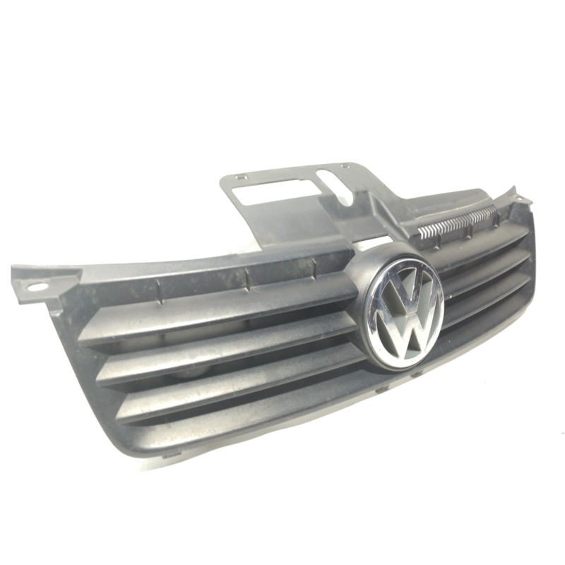 Recambio de rejilla delantera para volkswagen polo (9n1) conceptline referencia OEM IAM 6Q0853651C  