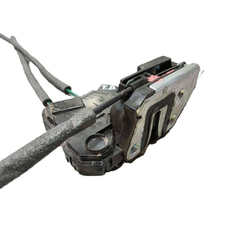 Recambio de cerradura puerta trasera derecha para ssangyong tivoli grand 1.2 t-gdi referencia OEM IAM 7132035001  