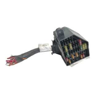 CAJA RELES / FUSIBLES 3C0880204C INTERIOR DERECHA 