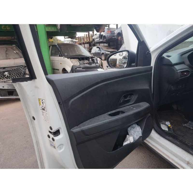 Recambio de elevalunas delantero izquierdo para dacia sandero iii 1.0 tce 90 referencia OEM IAM 807213462R  
