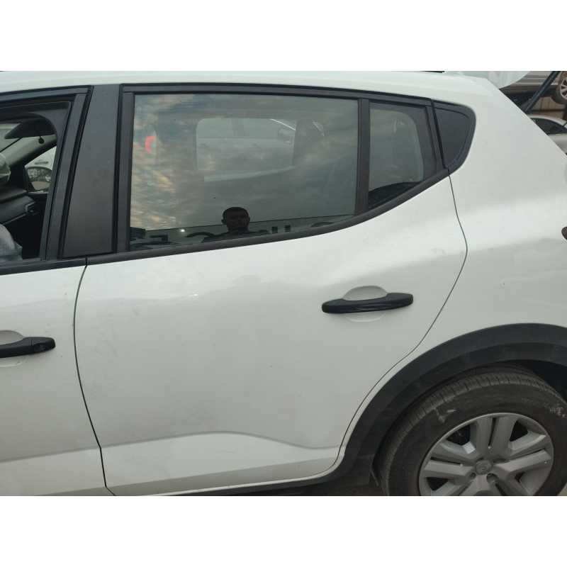 Recambio de puerta trasera izquierda para dacia sandero iii 1.0 tce 90 referencia OEM IAM 821016131R  