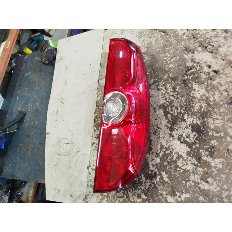 Recambio de piloto trasero derecho para opel combo furgón/monospace (x12) 1.3 cdti (b05) referencia OEM IAM 95513785  