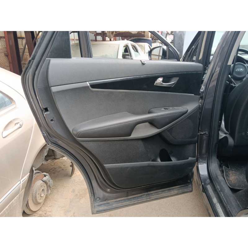 Recambio de guarnecido puerta trasera izquierda para kia sorento iii (um) 2.2 crdi 4wd referencia OEM IAM   